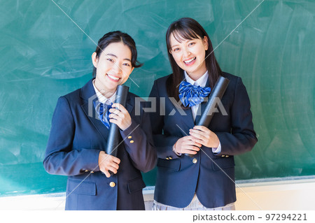 有文憑的高中學生在課堂 97294221
