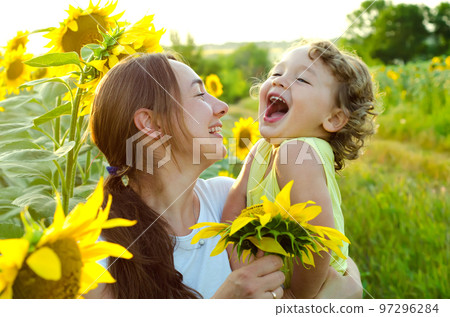 mother and baby 97296284