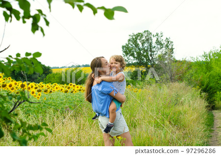 mother and baby 97296286
