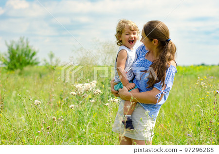 mother and child 97296288