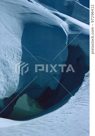 Panorama of snowy mountains and high alpine peaks in wintery Bernese Oberland in Switzerland 97296412