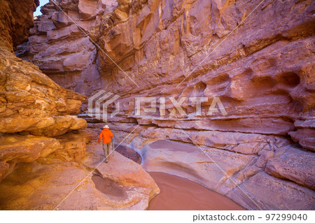 Slot canyon 97299040