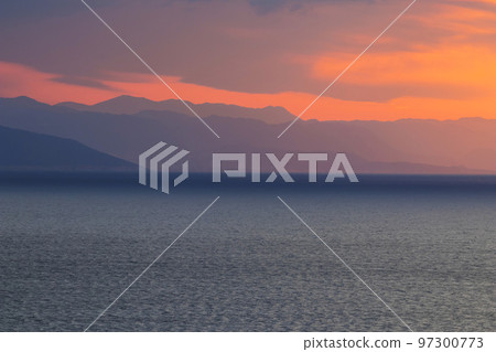 Sea sunset 97300773