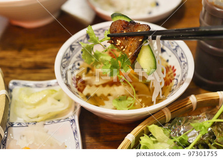 vietnamese food bun cha 97301755