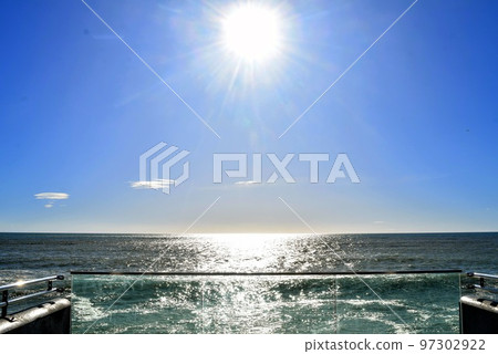 New Zealand Napier's Marine Parade sunrise view in summer New Zealand Napier's Marine Parade sunrise view in summer 97302922