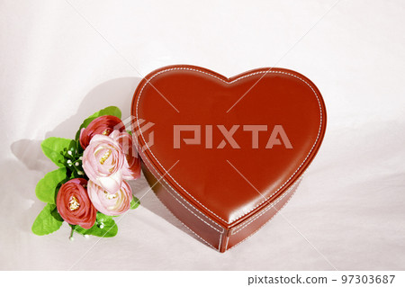 Heart's gift box Heart's gift box 97303687