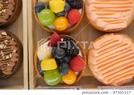 strawberry tart cake close up strawberry tart cake close up 97305317