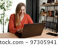 Woman working on laptop 97305941