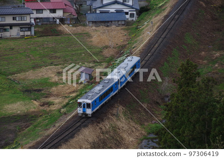 Atarizawa Line, local train near Atarizawa, bird's-eye view 97306419