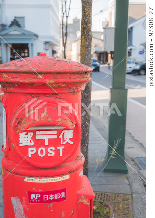 Post box on Agetsuchi Street [Matsumoto City] 97308127