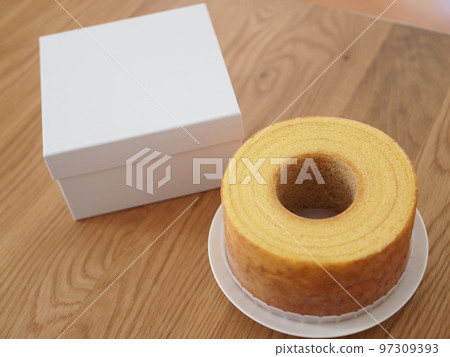 Delicious-looking Baumkuchen hall given as a souvenir 97309393