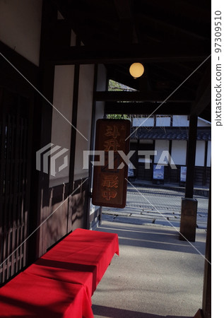 Scenery of a townhouse-style shop 97309510