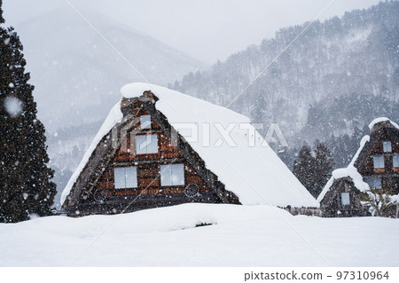 Shirakawa-go in winter, an old gassho-zukuri house 97310964