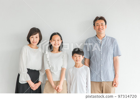 Smiling good friend Asian family (parent and child, siblings, 4 people) 97314720