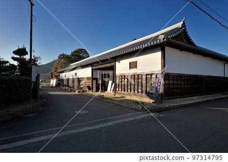 Hayashida Oshoya Former Miki Residence Nagayamon (Himeji City, Hyogo Prefecture) 97314795