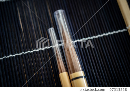 毛筆和保護帽 97315238