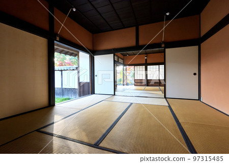 Hayashida Oshoya Former Miki Family Residence: Tatami room inside the main interior (Himeji City, Hyogo Prefecture) Hayashida Oshoya Former Miki Family Residence: Tatami room inside the main interior (Himeji City, Hyogo Prefecture) 97315485