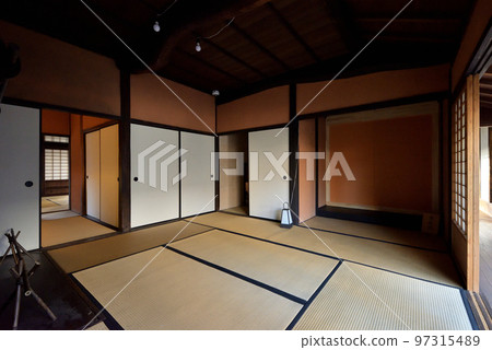 Hayashida Oshoya 舊三木家住宅:主室內的榻榻米房間(兵庫縣姬路市) Hayashida Oshoya 舊三木家住宅:主室內的榻榻米房間(兵庫縣姬路市) 97315489
