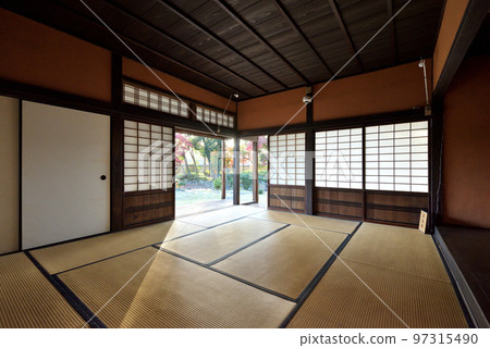 Hayashida Oshoya 舊三木家住宅：主室內的榻榻米房間（兵庫縣姬路市） 97315490