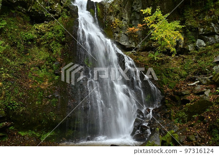 Yatsugatake Falls at the foot of Mt. Kita Yatsugatake 97316124