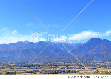 深秋的安曇野和北阿爾卑斯山 深秋的安曇野和北阿爾卑斯山 97316346