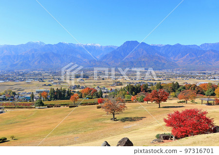 深秋的安曇野和北阿爾卑斯山 深秋的安曇野和北阿爾卑斯山 97316701