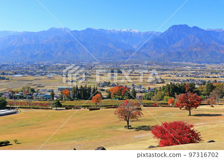 深秋的安曇野和北阿爾卑斯山 深秋的安曇野和北阿爾卑斯山 97316702