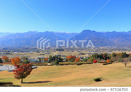 深秋的安曇野和北阿爾卑斯山 深秋的安曇野和北阿爾卑斯山 97316703