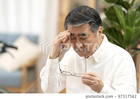 Senior man with bad physical condition 97317562