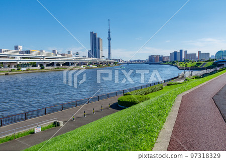 [Urban scenery of Tokyo] Tokyo Sky Tree and Sumida River (Minamisenju Shioiri Park) 97318329