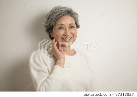 A smiling senior woman A smiling senior woman 97318827
