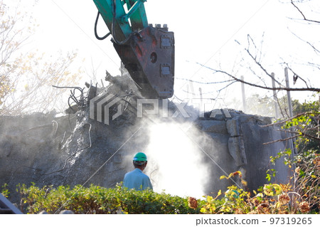 Demolition work using heavy machinery Concrete Demolition work using heavy machinery Concrete 97319265