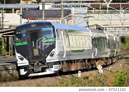 中央本線上野原 JR 東日本 E257 系列 5500 系列 OM-54 編隊(大宮)試運行 中央本線上野原 JR 東日本 E257 系列 5500 系列 OM-54 編隊(大宮)試運行 97321182