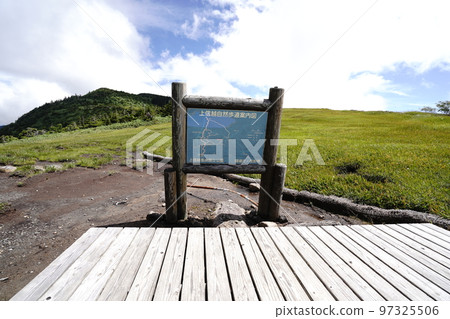 Mt. Naeba Climbing from Koakasawa Trailhead in Sakae Village, Akiyamago, Nagano Prefecture Tsuboba Marsh Wooden Landing August 29, 2022 97325506