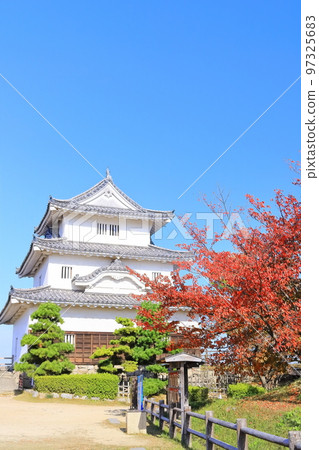 【香川縣】紅葉紅葉的秋天丸龜城（現存的天守閣和石牆） 97325683