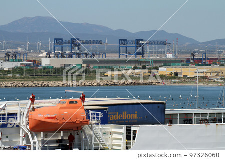 撒丁島南端卡利亞里港港口設施 97326060