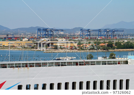 撒丁島南端卡利亞里港港口設施 97326062