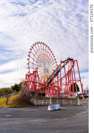 黃昏時分的遊樂園景色（擁有日本最大摩天輪的遊樂園）格陵蘭島 97326476