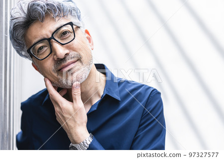 男性肖像 97327577