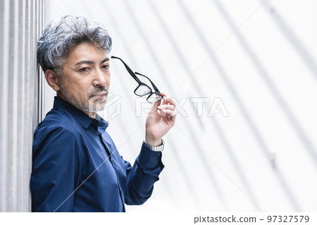 Male portrait 97327579