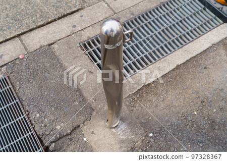 Parking lot barrier car pole accident deformation 03 97328367