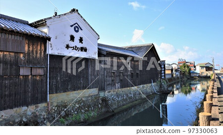 Soy sauce breweries, Daisenbori (Yuasa Town, Wakayama Prefecture) Soy sauce breweries, Daisenbori (Yuasa Town, Wakayama Prefecture) 97330063