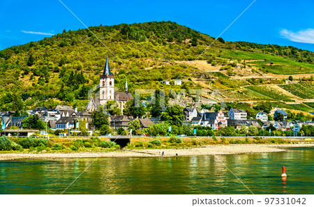 Landscape of Lorch town in the Rhine Gorge with St. Martin Church in Germany 97331042
