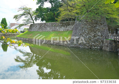 [Japan's Top 100 Castles] Hikone Castle Hachimaki, Koshimaki stone walls and inner moat 1 Hikone City, Shiga Prefecture 97333638