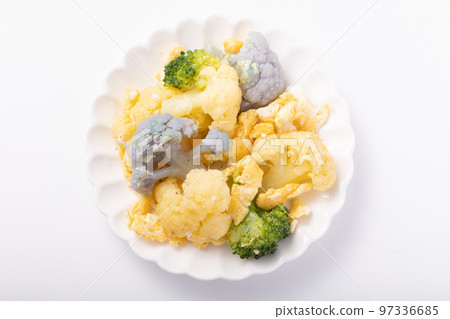 煮花椰菜和西蘭花 97336685