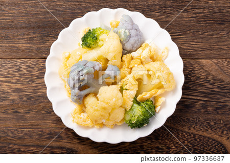 boiled cauliflower and broccoli 97336687