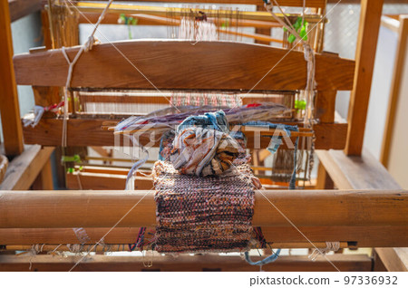 String ball and hand loom Sakiori 97336932