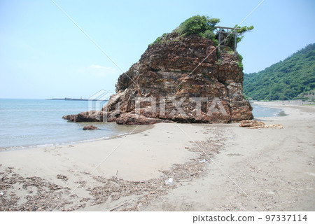 Bentenjima (beach of Inasa / Izumo-shi Osamu-cho, Shimane prefecture) 97337114