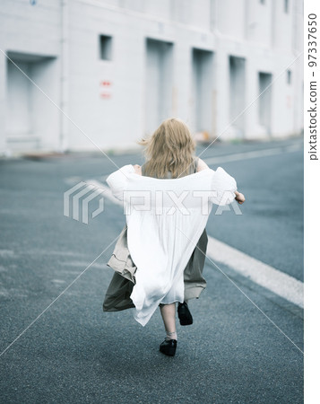 路邊人像 97337650