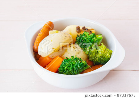 Wiener and pot-au-feu with plenty of vegetables 97337673